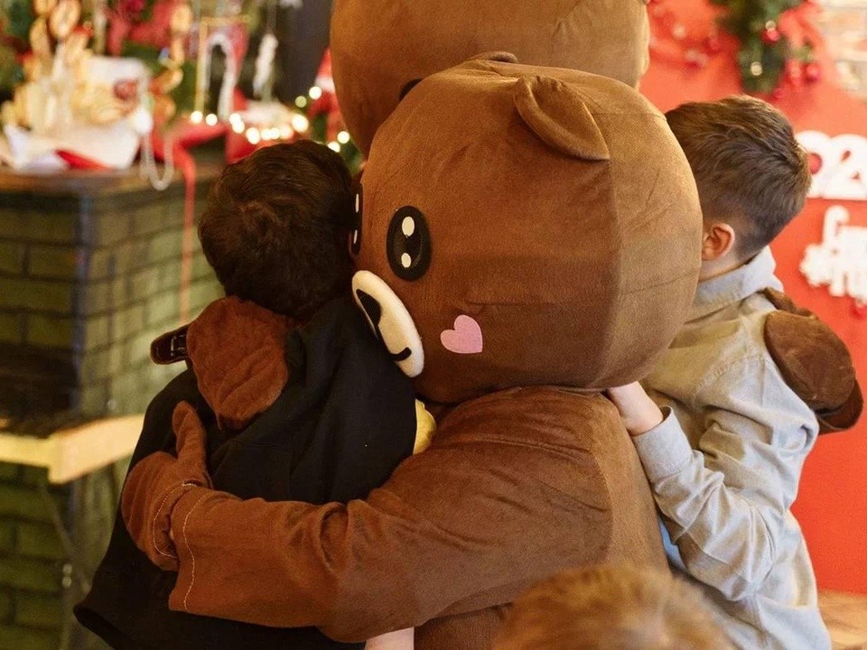 Дед Мороз с медвежатами поздравили детей в Орехово-Зуеве