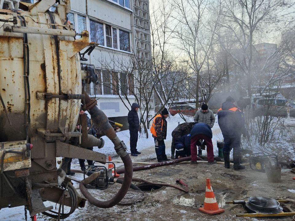 Аварию на теплосетях в Жуковском планируют устранить в ближайшие несколько часов