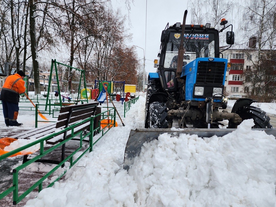 Здесь скоро будет чисто: в каких дворах Мытищ 16 января убирают снег коммунальщики