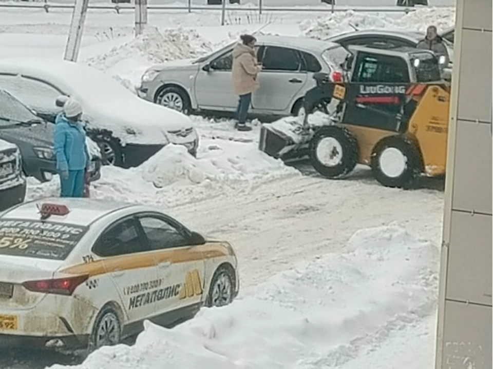 Каширяне поделились в сетях историей об отзывчивом водителе погрузчика