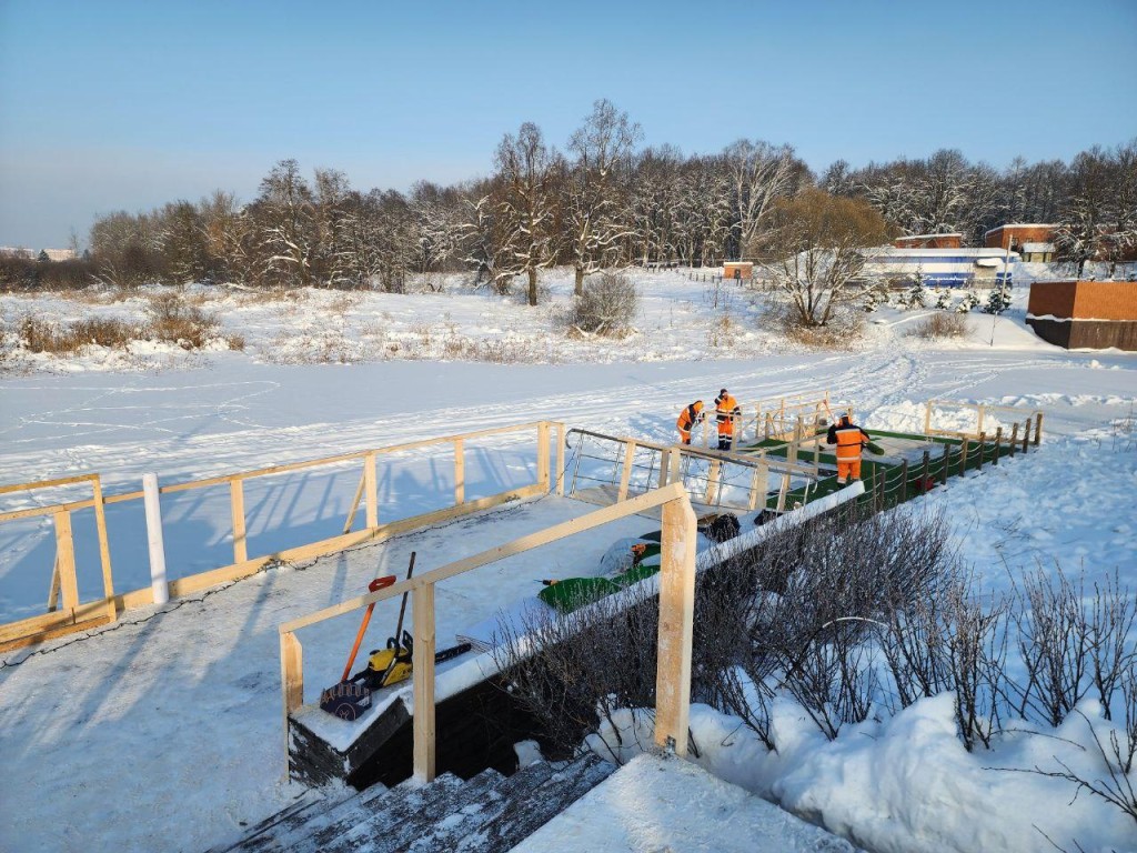 На набережной Нары подготовили купель с освещением и подогревом