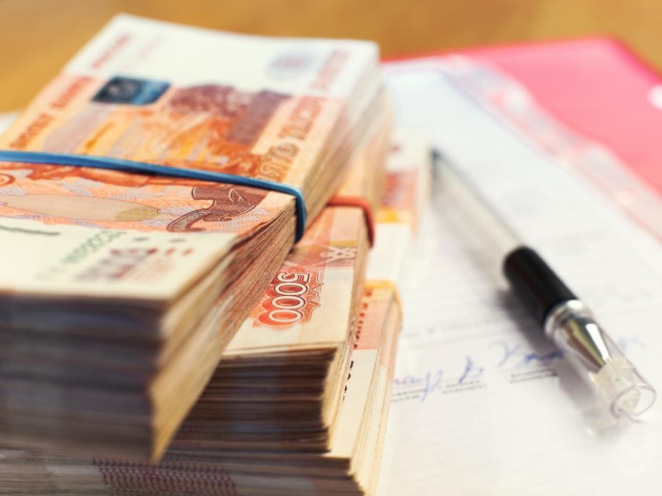 Ни продать квартиру, ни получить зарплату: какие еще меры применяются в Подмосковье к тем, кто забыл родительский долг