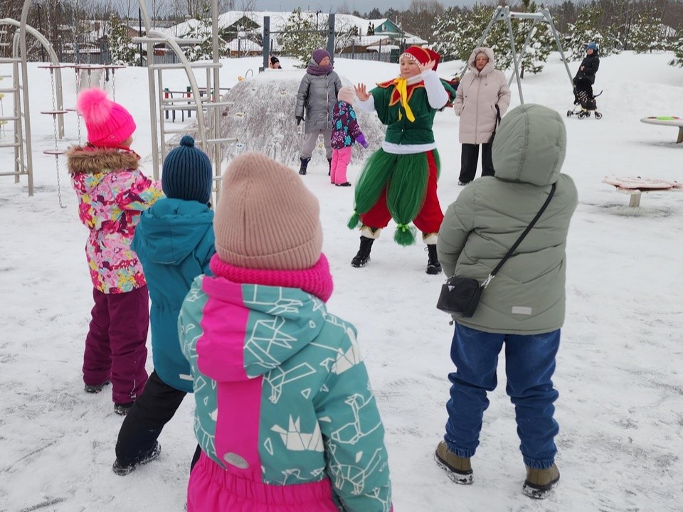 Гном Весельчак поздравил с Новым годом посетителей парка «Дулевский»