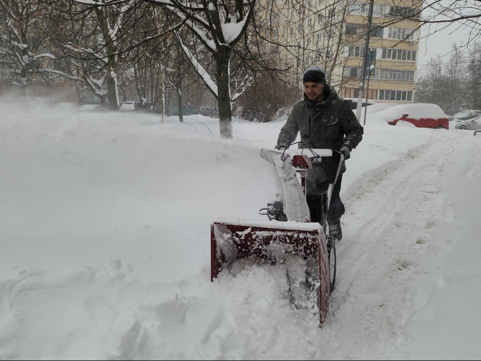 Коммунальные службы Красногорска продолжают работать в усиленном режиме