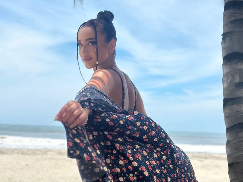 Бузова станет мамой, а Волочкова — бабушкой: какие события могут скоро произойти у звезд