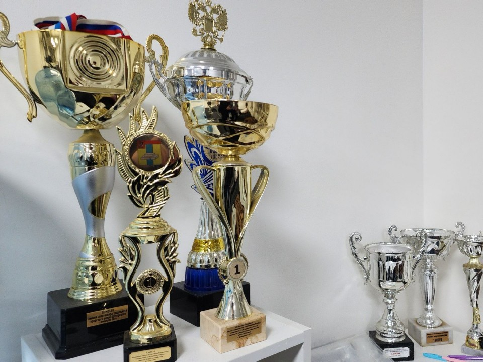 Бабушка-тяжелоатлет готовится к новому рекорду: жительница Домодедова намерена выжать штангу весом 50 кг