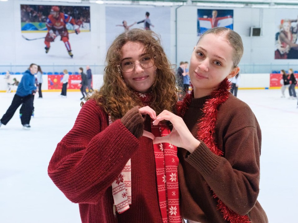 Лед ждет: в городском ледовом комплексе стартовали сеансы массового катания»