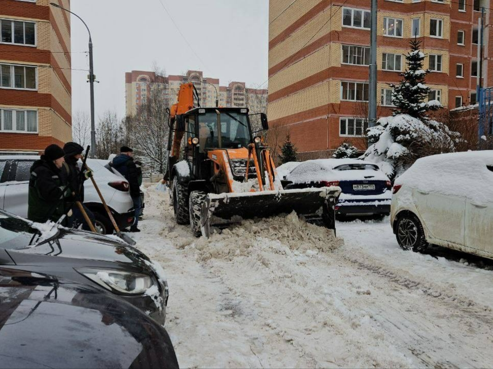 В каких дворах Химок 19 января работает снегоуборочная техника