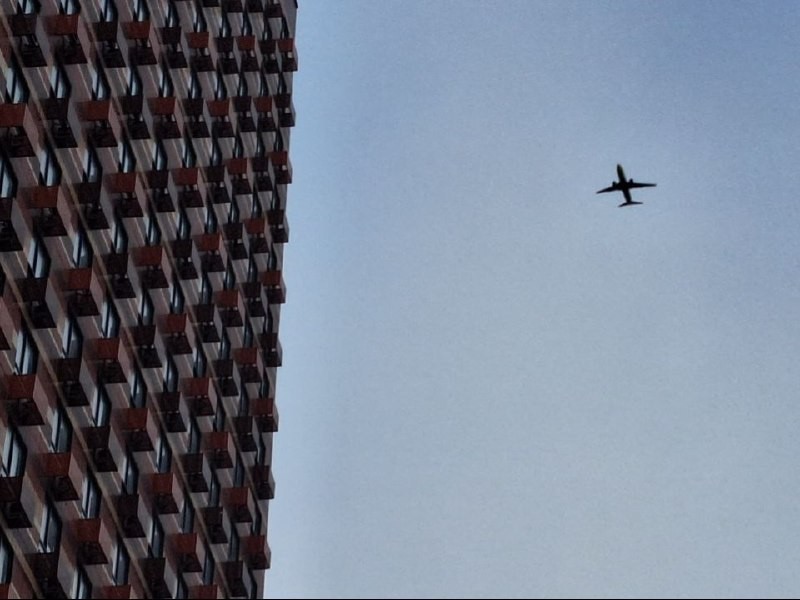 Самолет застрял в сугробе в аэропорту Домодедово