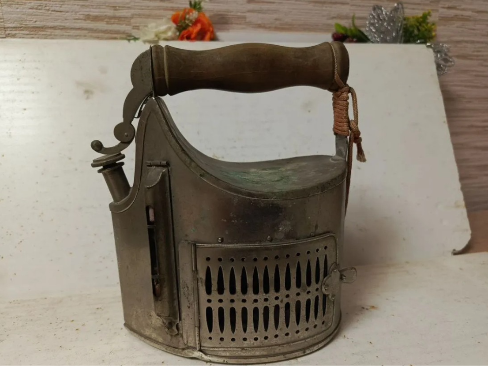 Для настоящих самураев: работающий без электричества японский утюг продают в Рузе