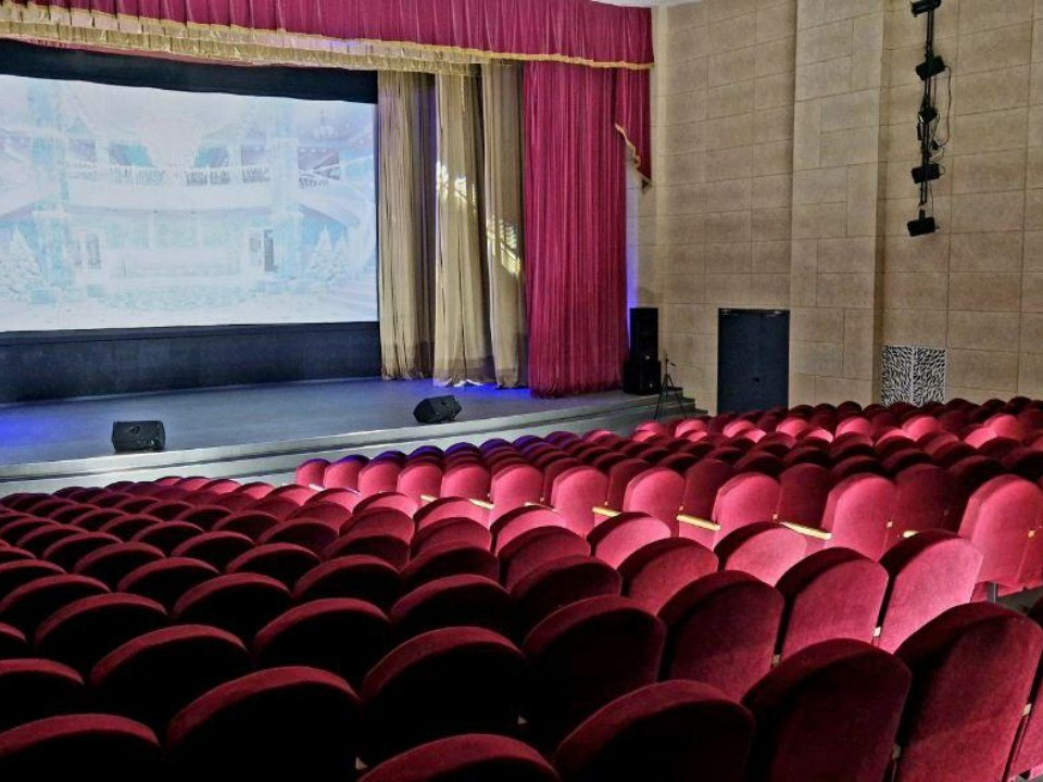 «Снежный бал» в обновленном зале: Дом культуры «Луговая» распахнул свои двери после капремонта