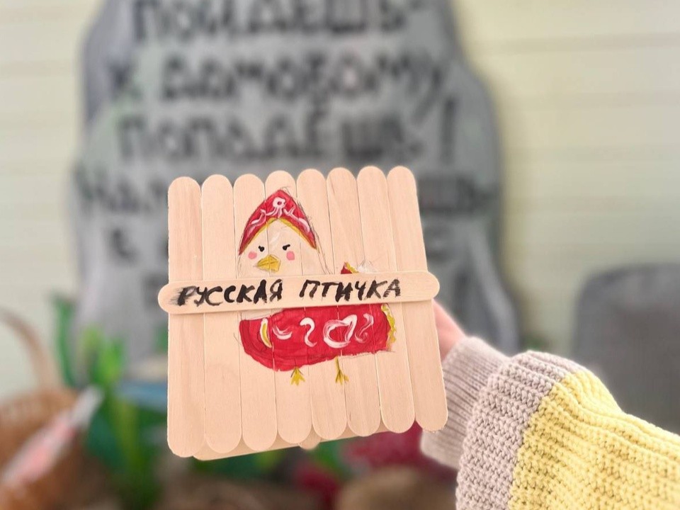 Расписные кормушки для птиц смастерили участники эко-лектория в Бронницах