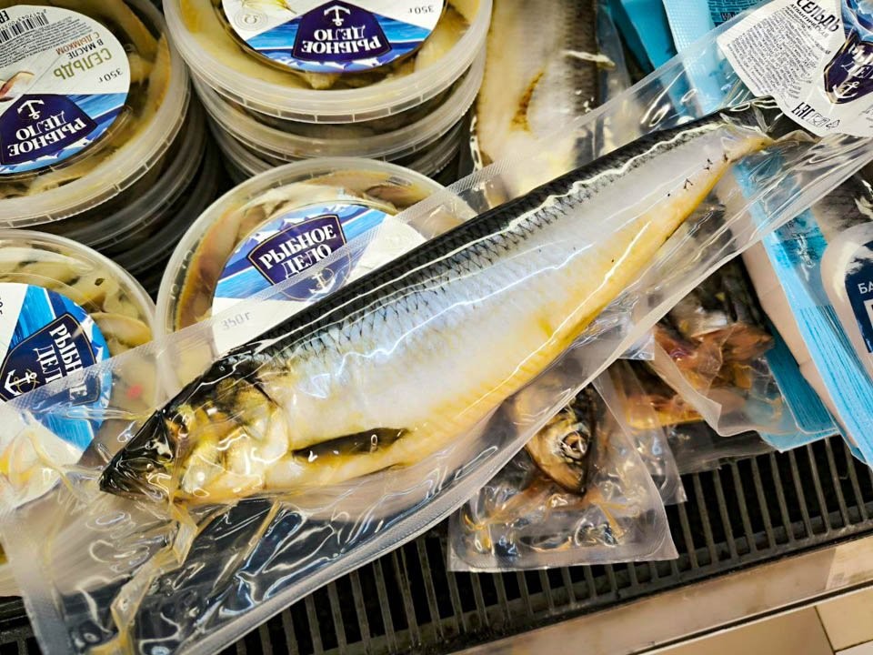 Сельдь и курица подешевели, но это не помогает: что взлетело в цене одновременно с ними
