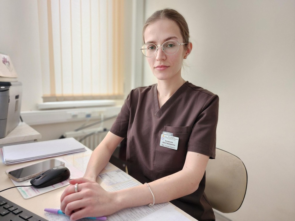 «Там я окончательно определилась»: врач Анна Кочергина — о том, как три года работы медсестрой привели ее в акушерство