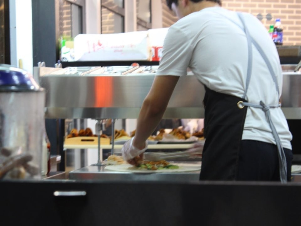 Дома пообедаем? Почему в столице ежедневно закрывается по одному кафе