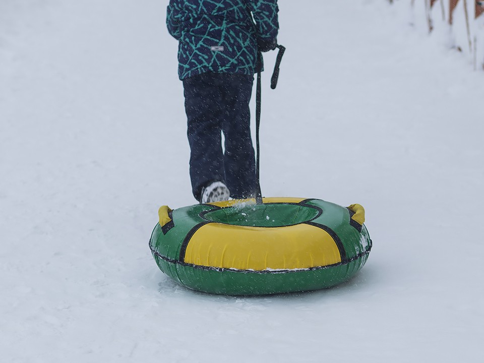«Тюбинг раздора»: похищенная из подъезда «ватрушка» разделила жителей Орехово-Зуева на два лагеря