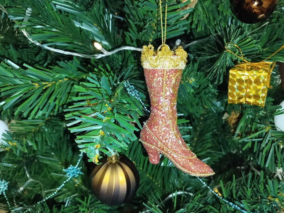 Когда убирать новогоднюю елку в 2026 году: астролог назвала «правильные» дни