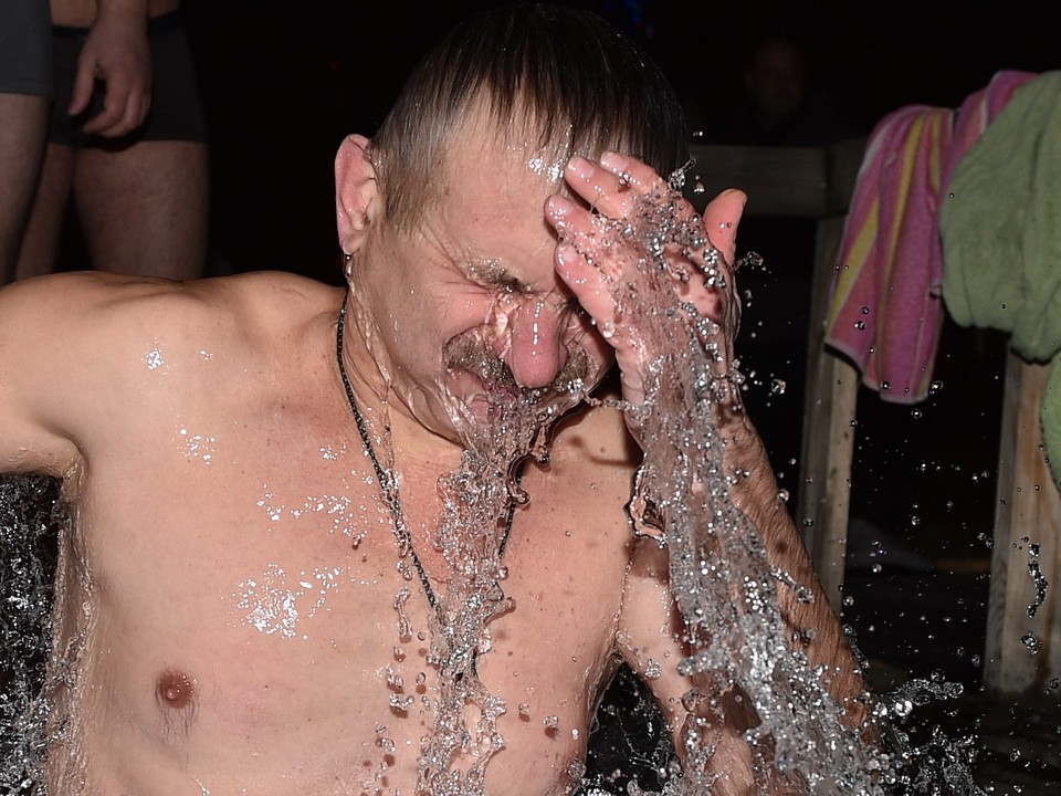 Как долго можно хранить святую воду, рассказал ученый