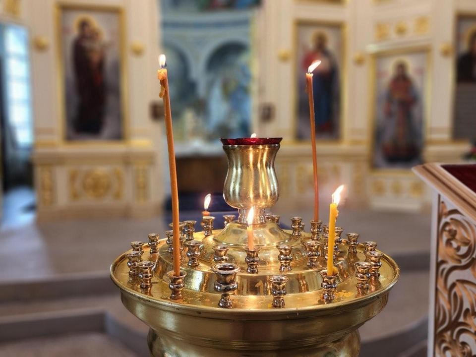 Центры духовной жизни: в луховицких храмах в честь Крещения Господня освящали воду