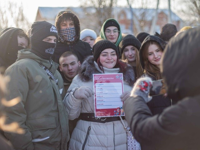 Студенты Можайска сдали зачеты по веселью и получили дипломы в парке «Ривьера»