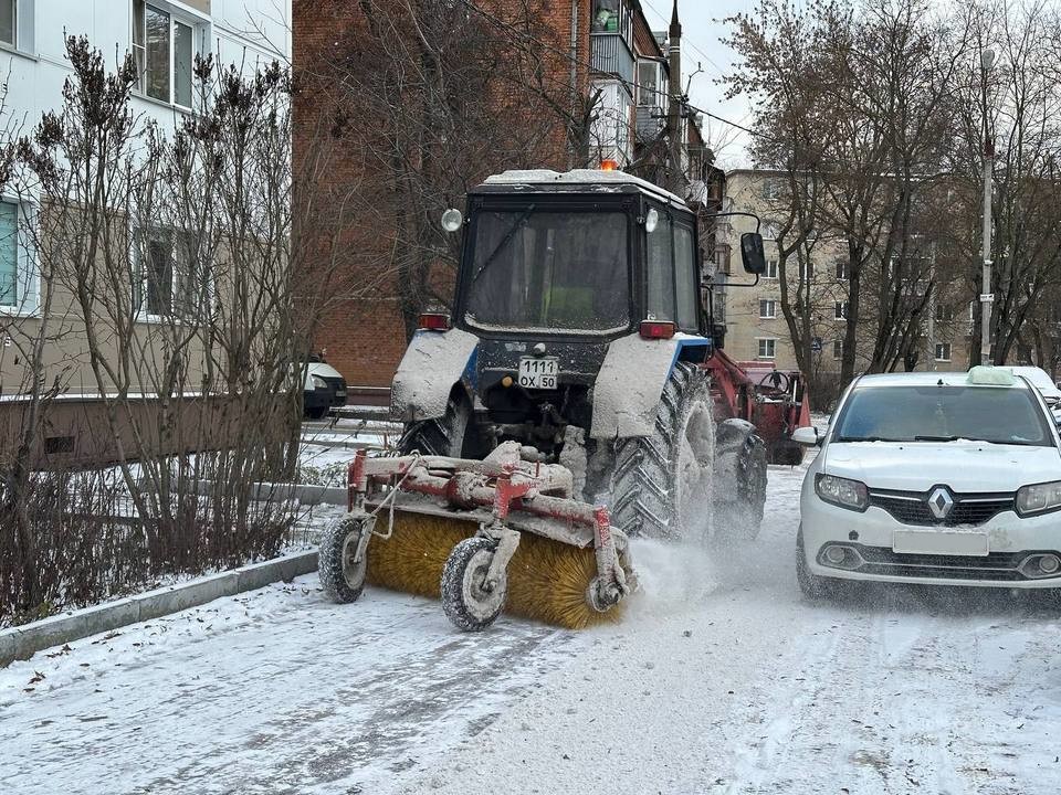 Жителей города просят не оставлять машины вдоль дорог и не мешать уборочной технике