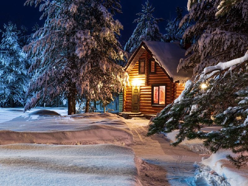 Тонны снега на даче: сколько стоит расчистить участок под ключ