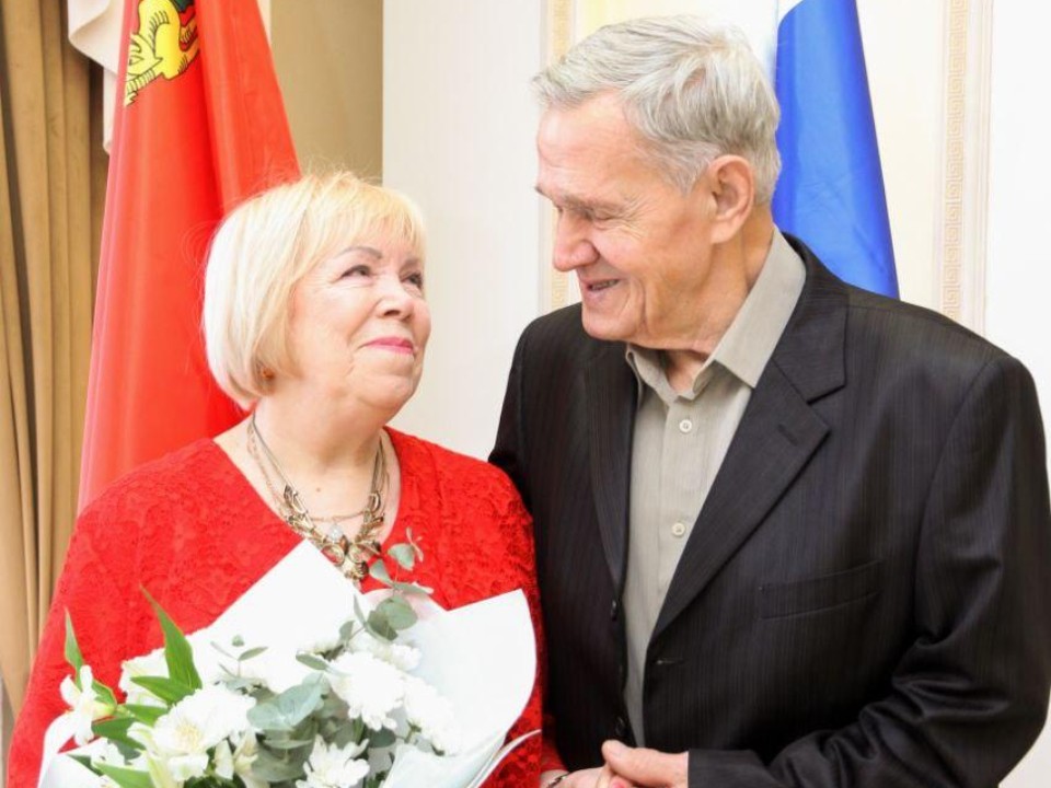 Любовь с первого взгляда и свадьба на два дня: в Сергиево-Посадском округе чествовали семью с 55-летней историей