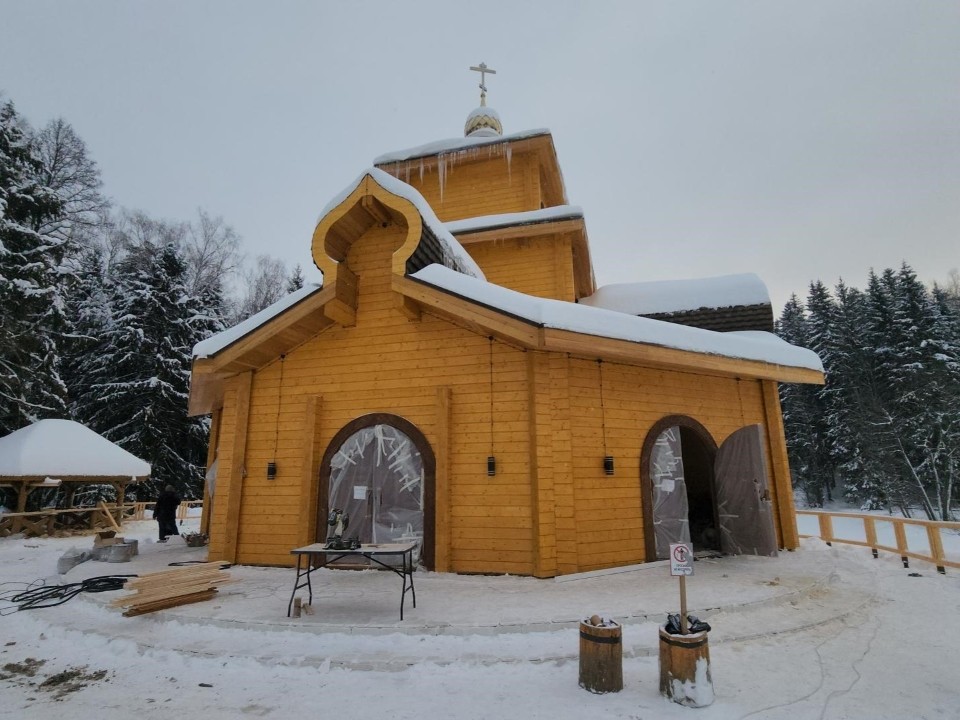Новую часовню и купель подготовили в деревне Сераксеево к празднику Крещения