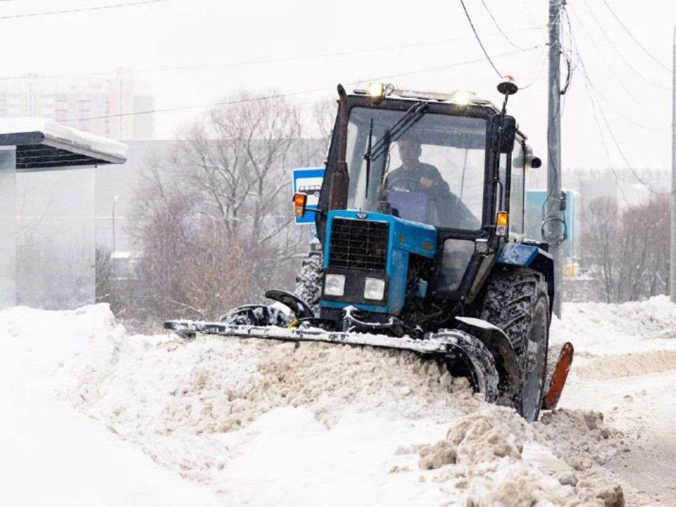 Более 200 человек и 50 единиц техники заняты уборкой снега в Лобне