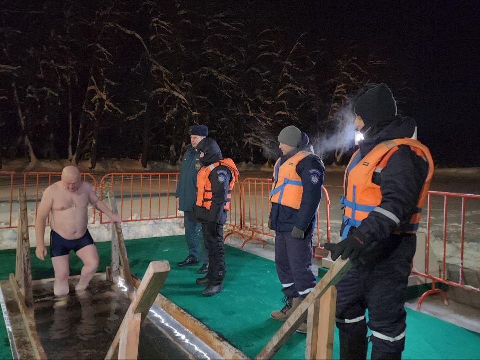 Купель под контролем: пожарные Егорьевска обеспечивали безопасность во время народных купаний