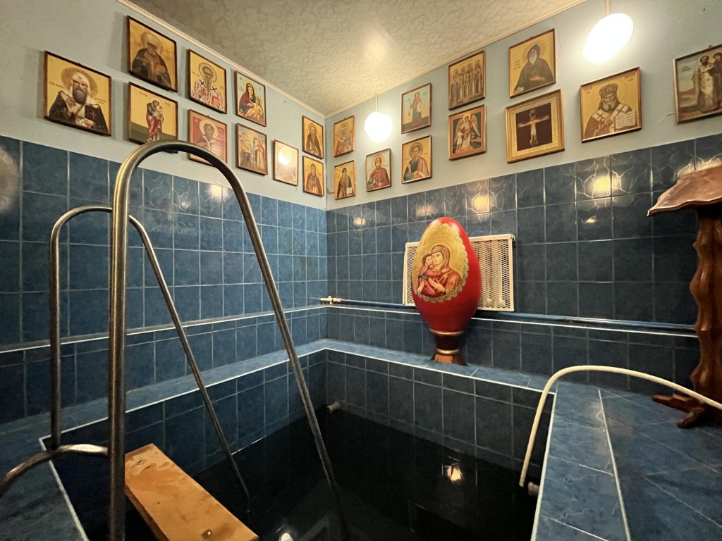 Купель с подогревом: как в Рошале подготовились к безопасным крещенским омовениям