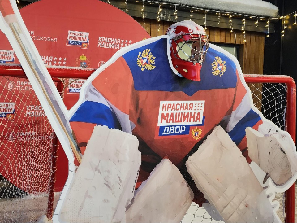 Активисты присоединились к бесплатным тренировкам по хоккею в Центральном парке