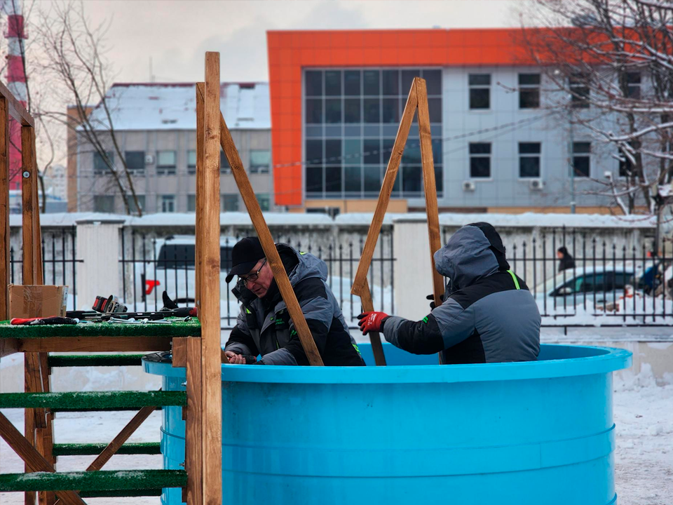 В Королеве завершают подготовку купели к крещенским погружениям