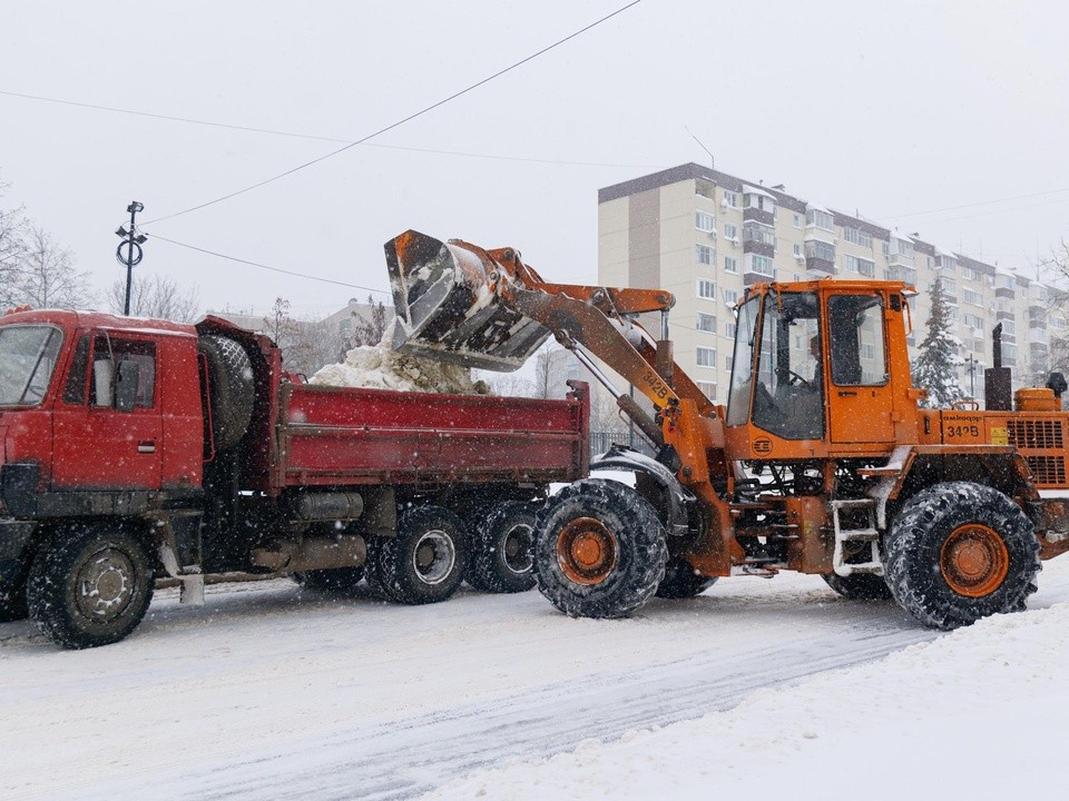 В Лыткарине ликвидируют последствия снегопада с помощью 75 единиц техники