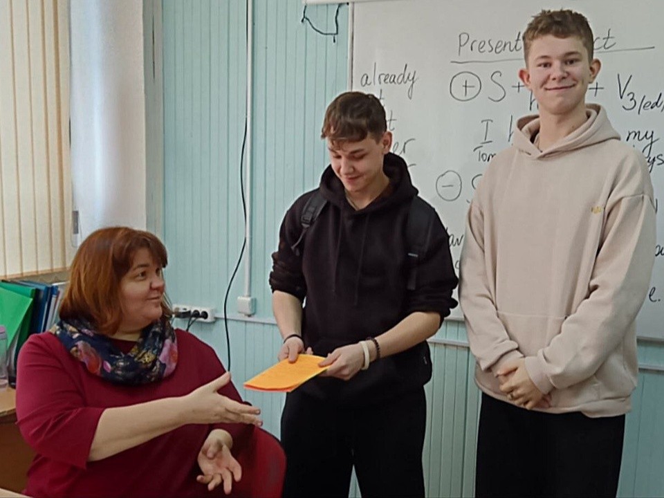 Письма своим кураторам в честь Дня студента написали первокурсники-автодорожники