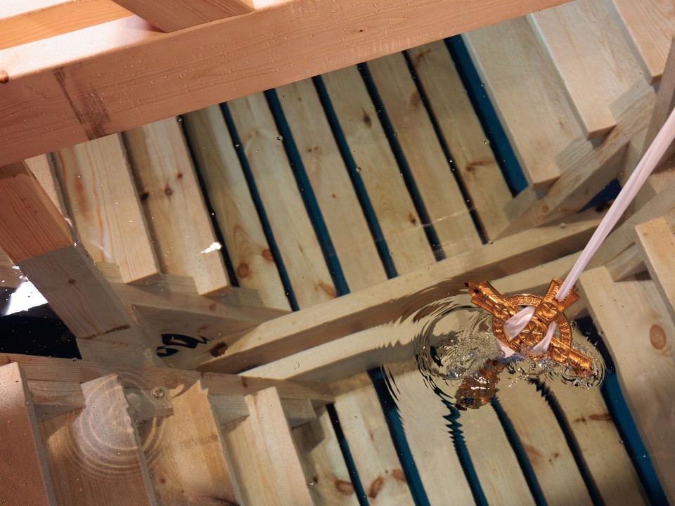 Могут привести к остановке сердца: какие напитки нельзя пить перед купанием в Крещение