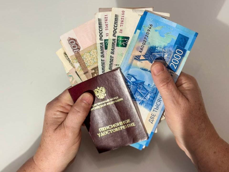 Такие ошибки могут стоить пенсии: что срочно нужно проверить в трудовой книжке