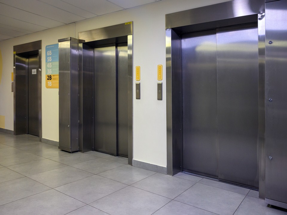 Следователи возбудили уголовное дело после поломки лифтов в 1-м Стрелковом переулке