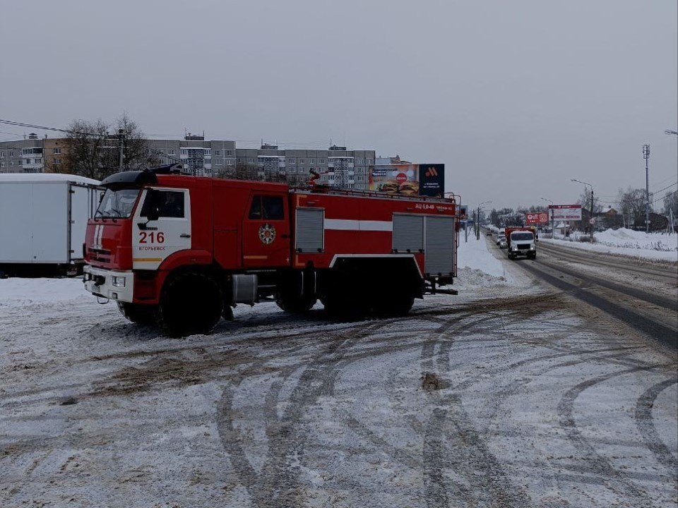 Не только пожары тушить: спасатели помогли эвакуировать пожилую женщину с инсультом в Егорьевске