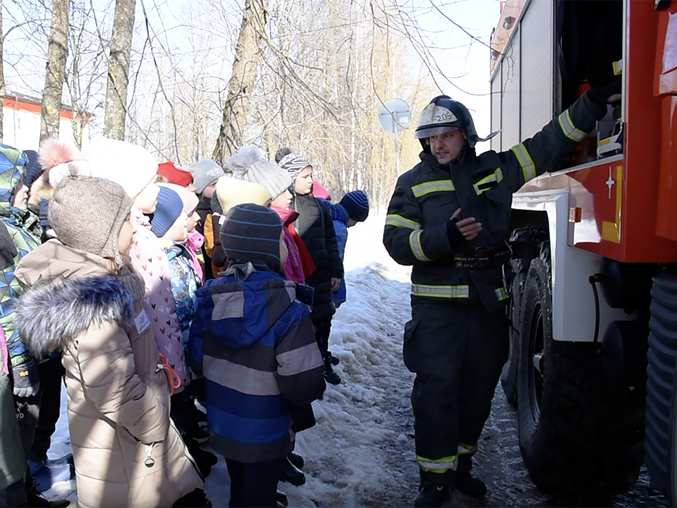 Уроки безопасности для подростков пройдут в пожарных частях и музеях Подмосковья