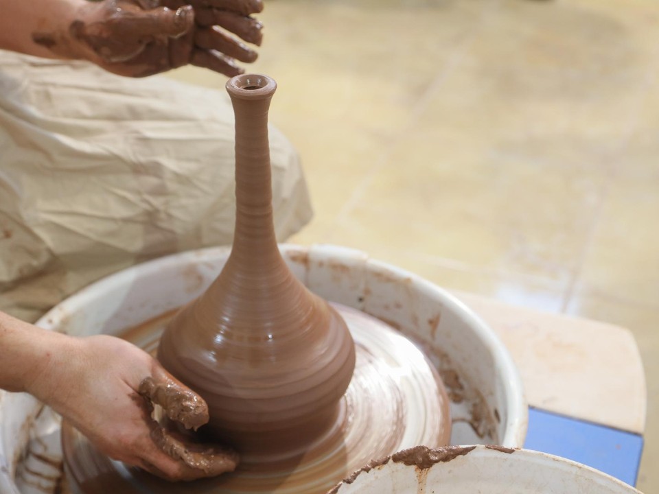 «Этого дня ждали много месяцев»: гончарная мастерская открылась в Ярыгине