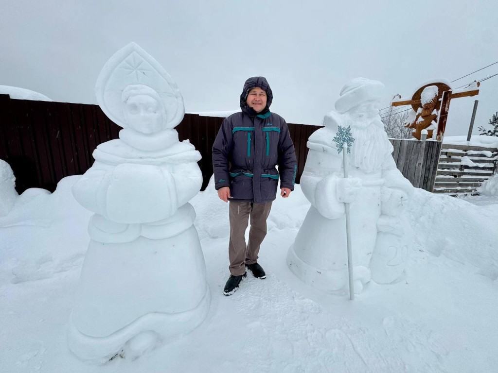 Сказка в Богородском: известный мастер Алманов украсил поселок снежными скульптурами