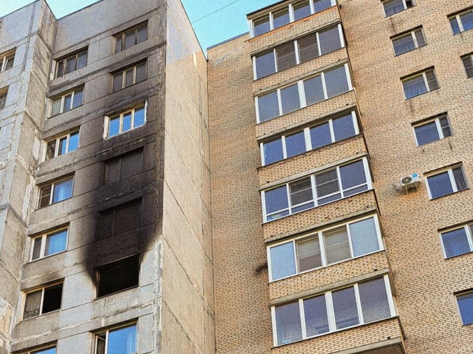 Прыжок с восьмого этажа на Шаболовке: подростка от пожара спас сугроб