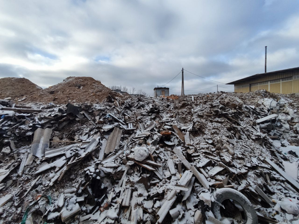 В Беляниново выявили нарушения на земле ЛПХ: владельцу предписано освободить участок от мусора и техники