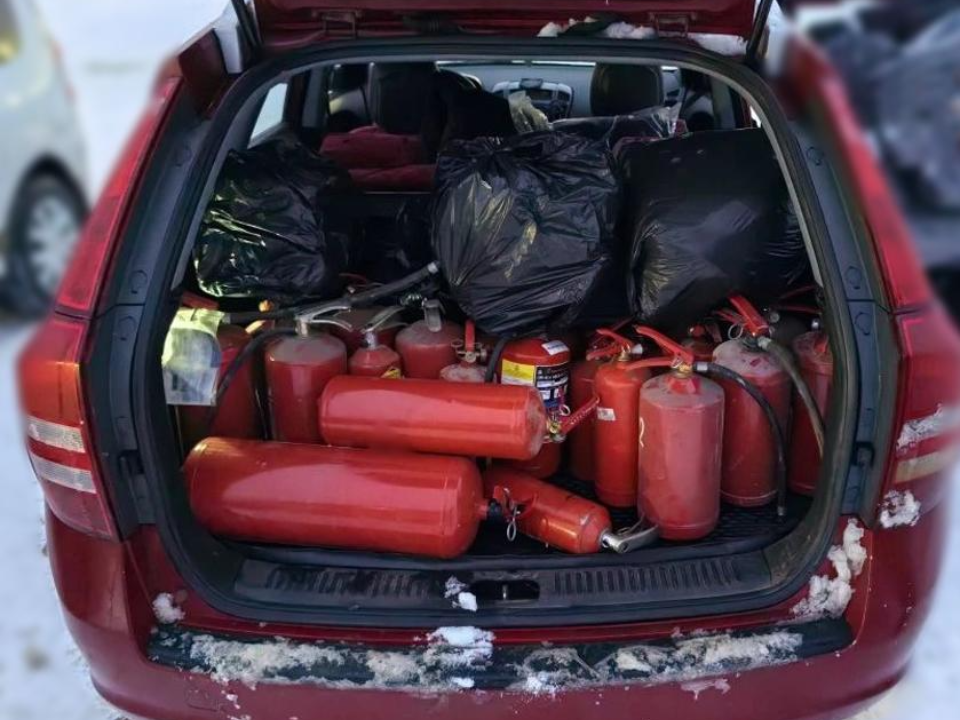 Свои не бросают: пожарные Ступина отправили в зону СВО снаряжение, средства связи и зимнюю одежду