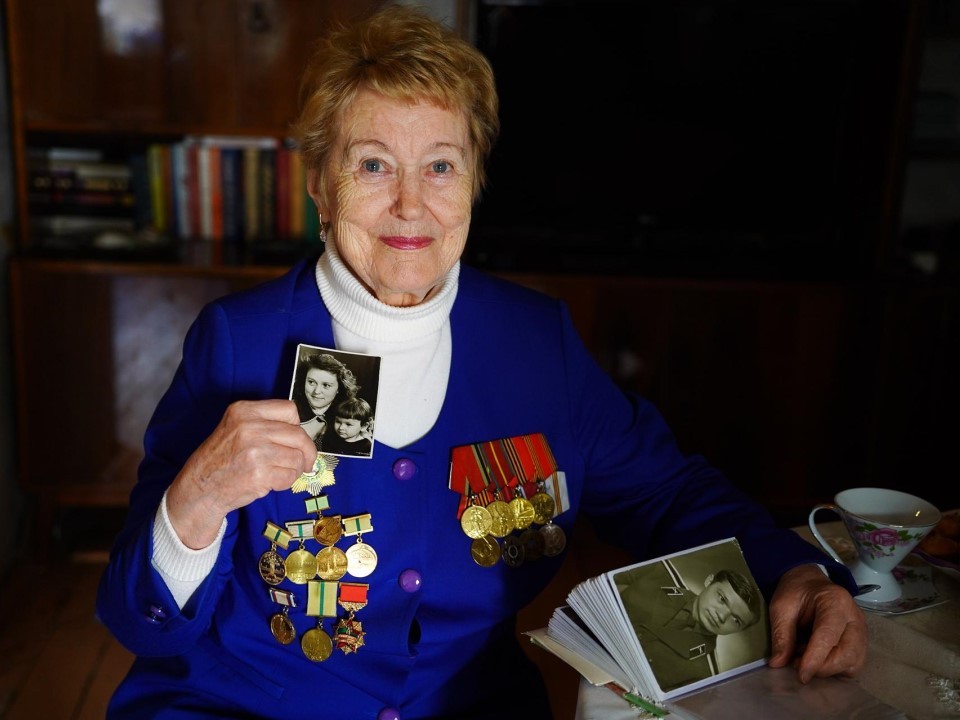 Автоматически на счет или на руки: какие выплаты получат блокадники Люберец