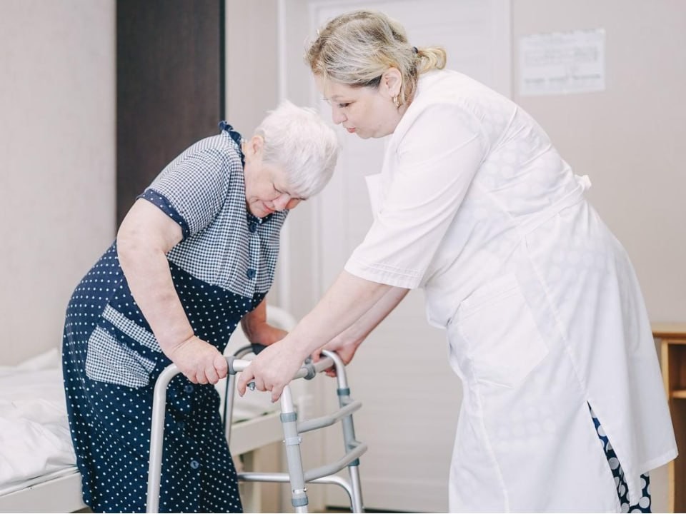 Запах старости: откуда берется и как от него избавиться раз и навсегда