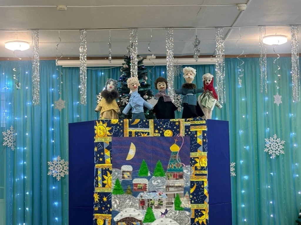 Возвращение в родные стены: выпускники «Аленького цветочка» устроили праздник малышам