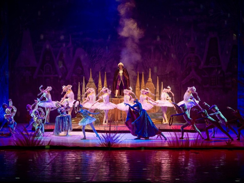 Дети участников СВО из Подмосковья побывали на балете «Щелкунчик»