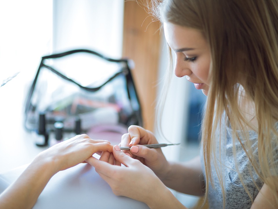 Эксперты раскрыли главный тренд маникюра 2026 — эту форму ногтей просят чаще всего